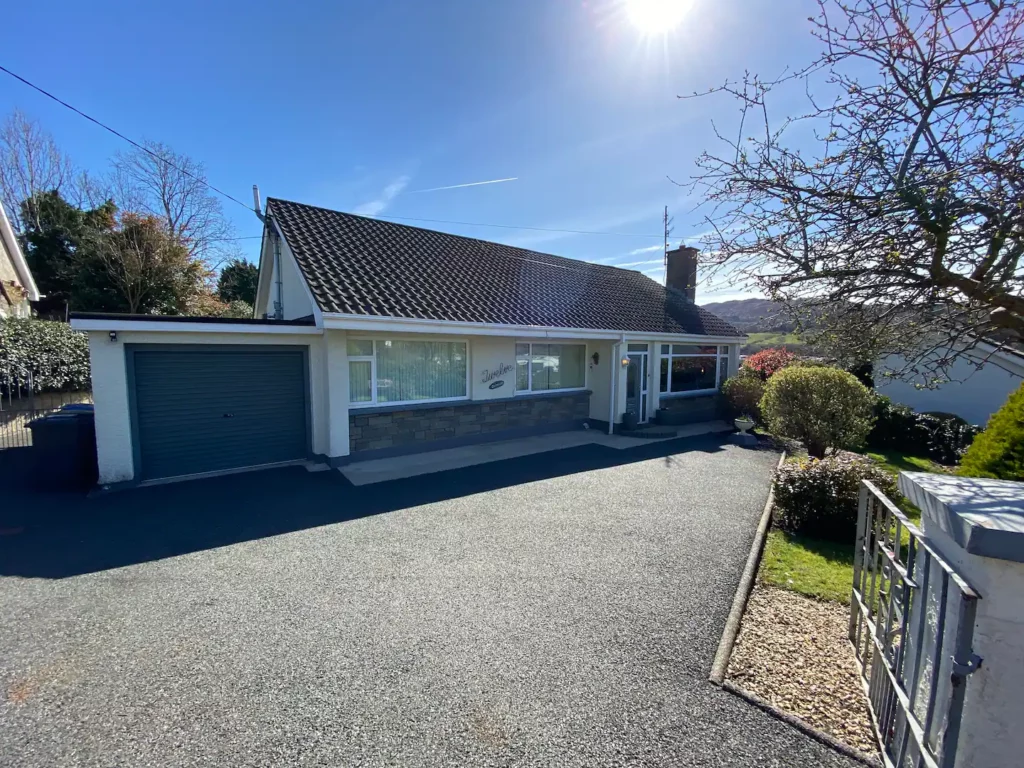 Detached property with free carparking space Detached property with free carparking space